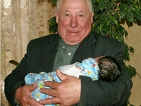 Самый богатый дедушка в мире: 117 внуков и 33 правнука