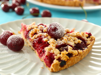 Тертый пирог с консервированной вишней