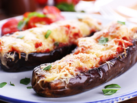 Лодочки из баклажанов: Три вкусные идеи