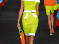 Дорожная неурядица: Moschino представили новую коллекцию