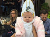 Реакция Папы Римского на наряд девочки "взорвала" Сеть