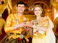 Жанна Бадоева поженила участников Мамахохотала-шоу в Таиланде