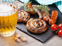 Октоберфест 2017: ТОП-5 рецептов сосисок к пиву