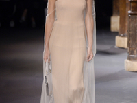 Все о платьях: Vionnet представил женственную коллекцию