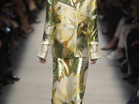 Rochas презентовали эксцентричную коллекцию