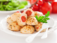 Куриные котлеты с помидорами черри