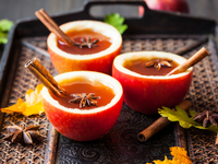 Сидр в яблочных чашечках