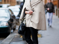 Тренд осени 2016: пальто-кейп