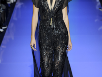 Роскошь в простоте: Elie Saab представил коллекцию на весну 2016