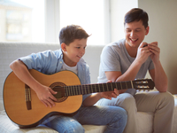 Вот это да: Мальчик вместе с папой спел песню The Beatles