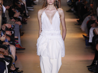 Старая добрая Англия: John Galliano продемонстрировал новую коллекцию