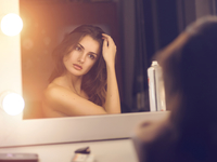 Почему нельзя смотреть в зеркало ночью?