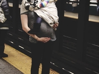 Фото дня: С мамой в обнимку