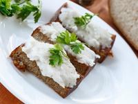 Закуска из сала с чесноком