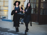 Рука об руку: Подружки-модницы на Ukrainian Fashion Week