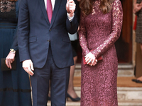 Стильный выход: Кейт Миддлтон с мужем посетила выставку