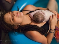 Самый важный момент в жизни: ТОП-15 фото рожениц с младенцами