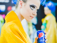 Итоги 37-го UFW:  Самый эпатажный макияж моделей