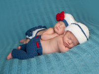 Невероятно: Малышки появились на свет, держась за руки