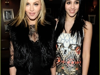 Малышка на миллион: Стильные образы дочери Мадонны