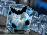 Рецепты на Хэллоуин: Мартини Глаза вампира