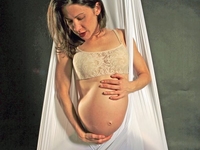 Танцы на пилоне: Беременная американка стала звездой танцпола