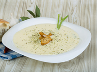 Суп-пюре из цветной капусты с овощами и сыром