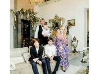 #FAMFIE: Звезды приняли участие в семейном флешмобе
