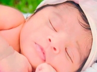 Удивительно: Новорожденная малышка спасла жизнь маме