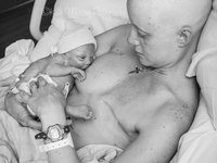 Фото дня: Больная раком женщина родила ребенка