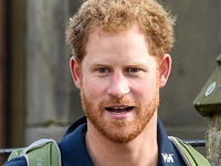 Королева в ярости: 19-летняя девушка заявила, что беременна от принца Гарри