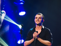 Солист группы Hurts: Свой первый концерт мы дали в пустой церкви