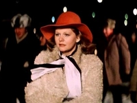 Зима в стиле СССР: Героини советских фильмов в шубах