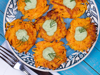 Оладьи из моркови с манкой