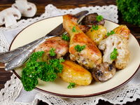 Запеченные куриные ножки в рукаве с овощами