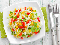 Салат из пекинской капусты с овощами и кукурузой