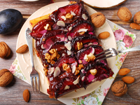 Как приготовить сливовый пирог: Три вкусные идеи