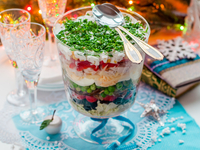 Рецепты салатов на Новый год 2016: ТОП-5 слоеных салатов