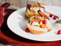 Как запечь груши с орехами и медом