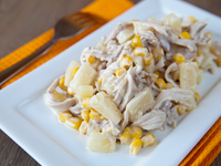 Салат из курицы с ананасами: Три вкусные идеи