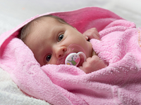 Зачем давать ребенку соску