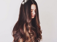 Прическа на Новый год: Стильные идеи на длинные волосы