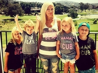 Дочки звезды Беверли Хиллз снялись в яркой фотосессии