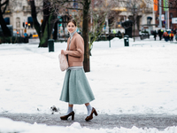 Как носить юбку зимой: Стильные примеры