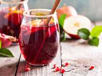 Глинтвейн с апельсином и яблоком