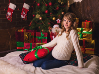 Как беременным правильно подобрать наряд на Новый год