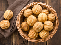 Орешки с вареной сгущенкой