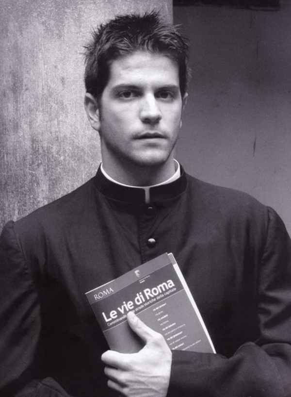 Фото молодых ватиканских священников "взорвали" интернет