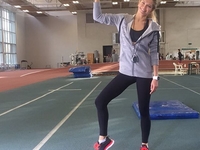 Вера Брежнева показала, как тренируется в спортзале