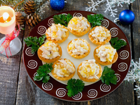 Салаты на Новый год: ТОП-5 рецептов в корзинках